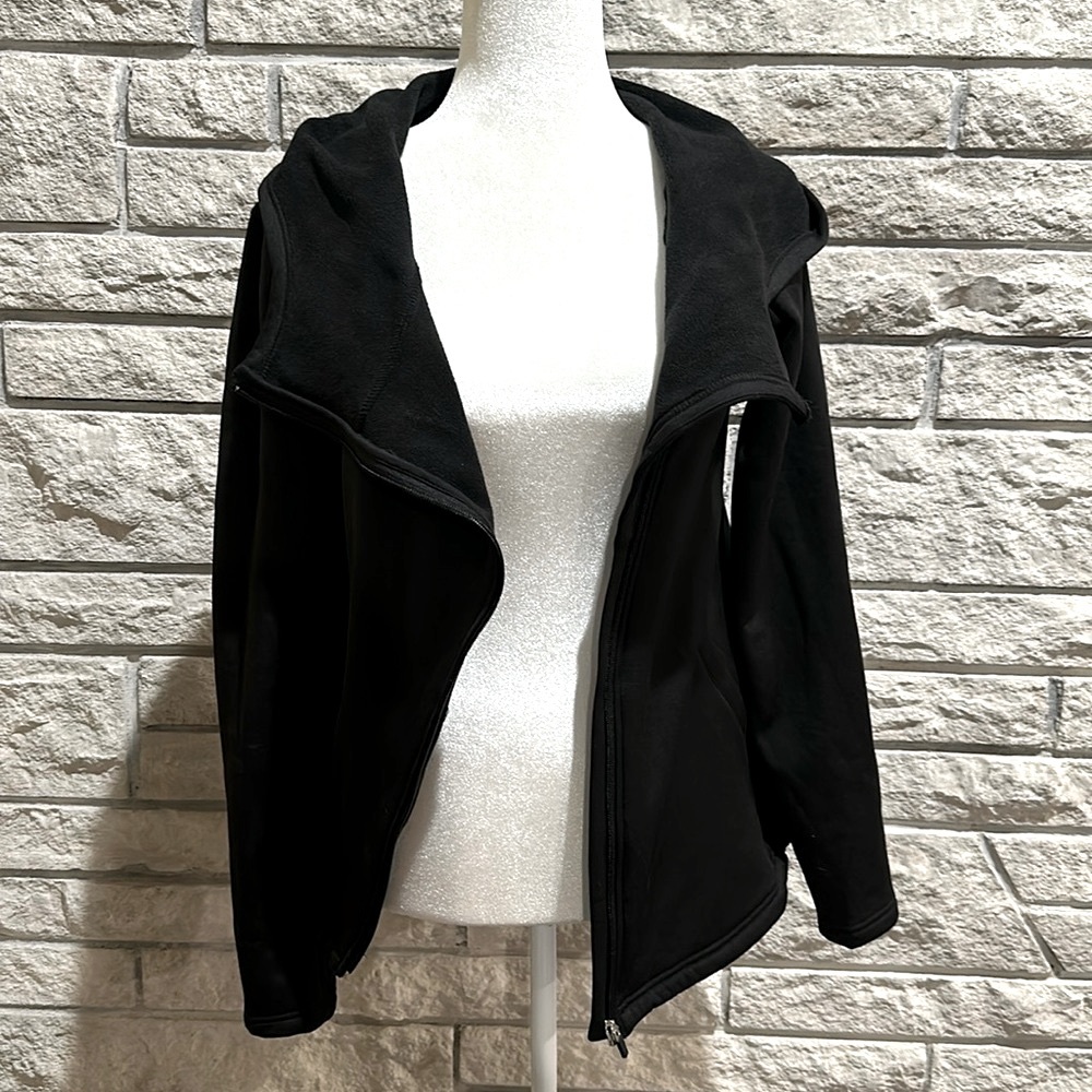 Asymmetrical zip active wear jacket